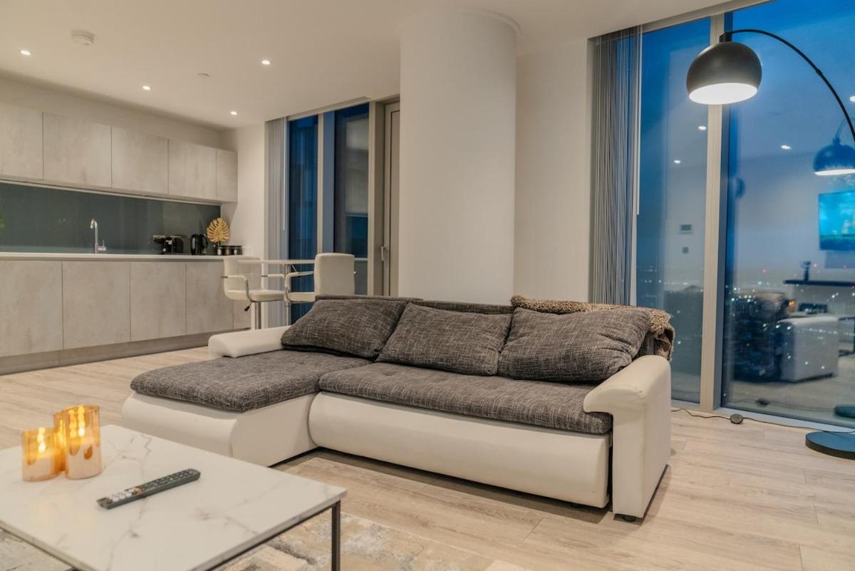 Apartment Luxury 2 Bed Penthouse With Stunning Views In Centre *