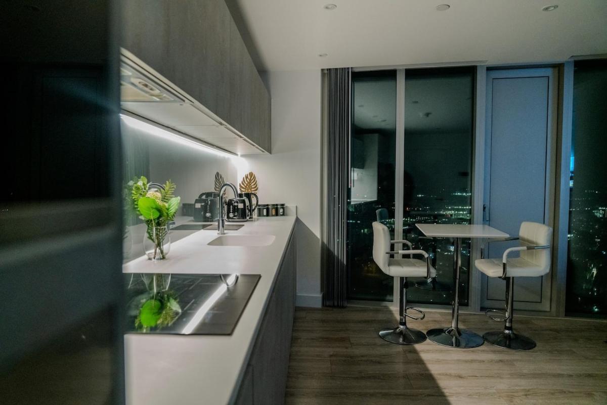 Apartment Luxury 2 Bed Penthouse With Stunning Views In Centre *