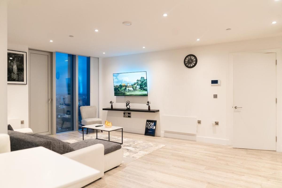 Apartment Luxury 2 Bed Penthouse With Stunning Views In Centre