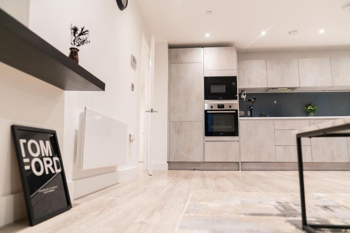 Apartment Luxury 2 Bed Penthouse With Stunning Views In Centre *