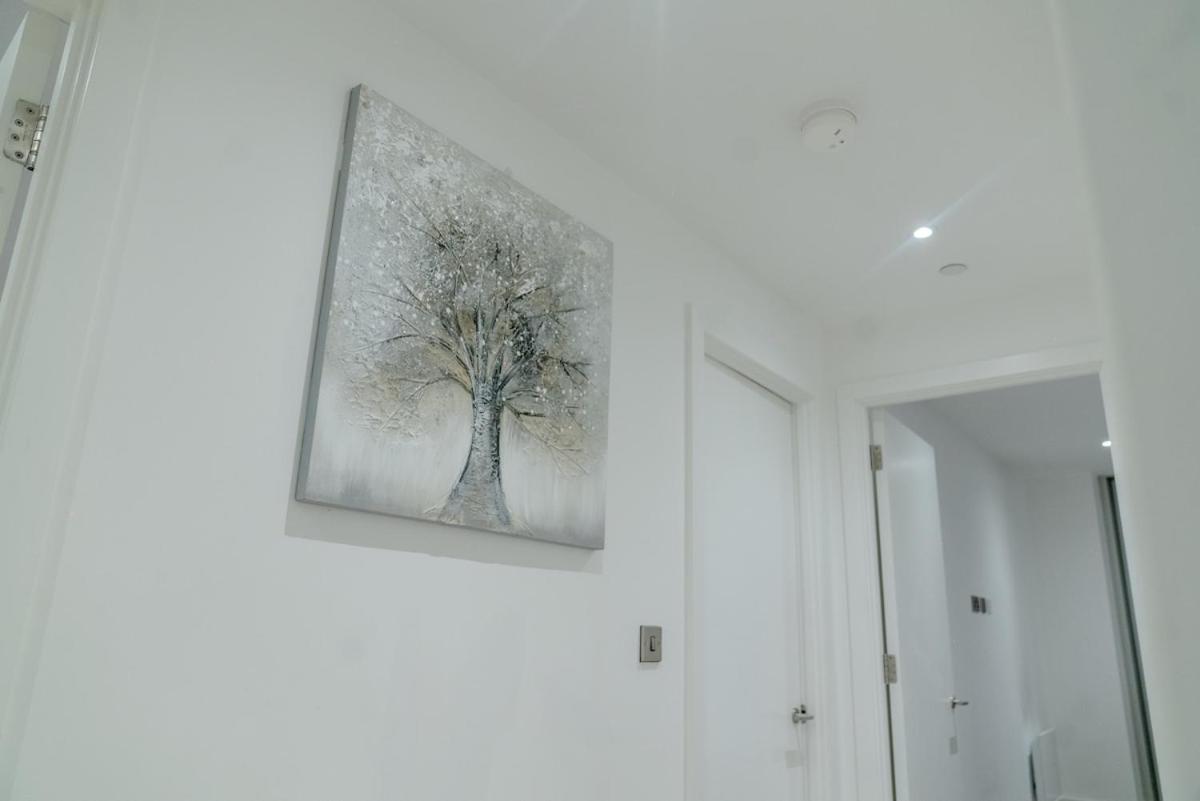 Luxury 2 Bed Penthouse With Stunning Views In Centre Apartment *