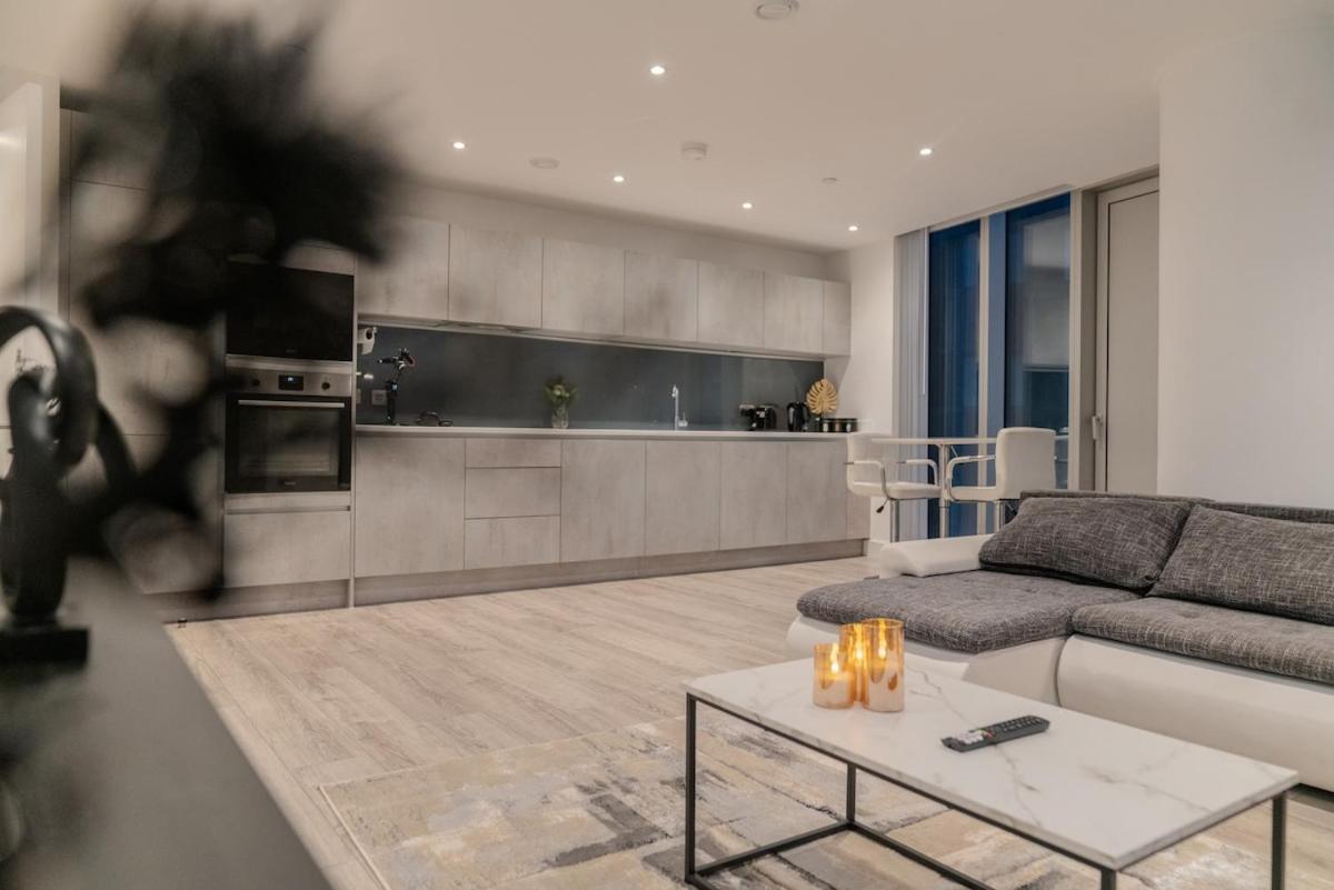 Apartment Luxury 2 Bed Penthouse With Stunning Views In Centre *