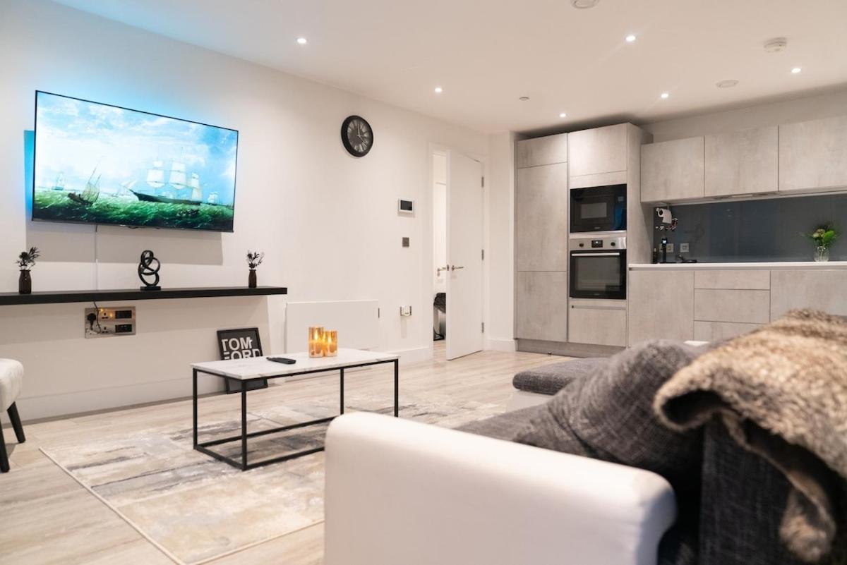 Apartment Luxury 2 Bed Penthouse With Stunning Views In Centre *