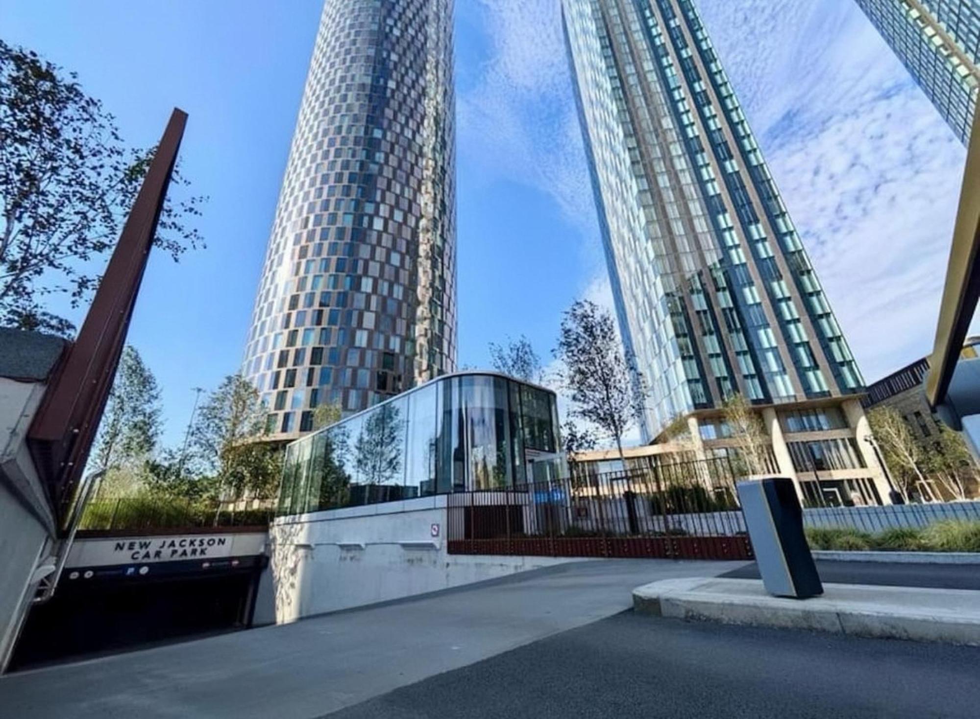 Apartment Luxury 2 Bed Penthouse With Stunning Views In Centre *